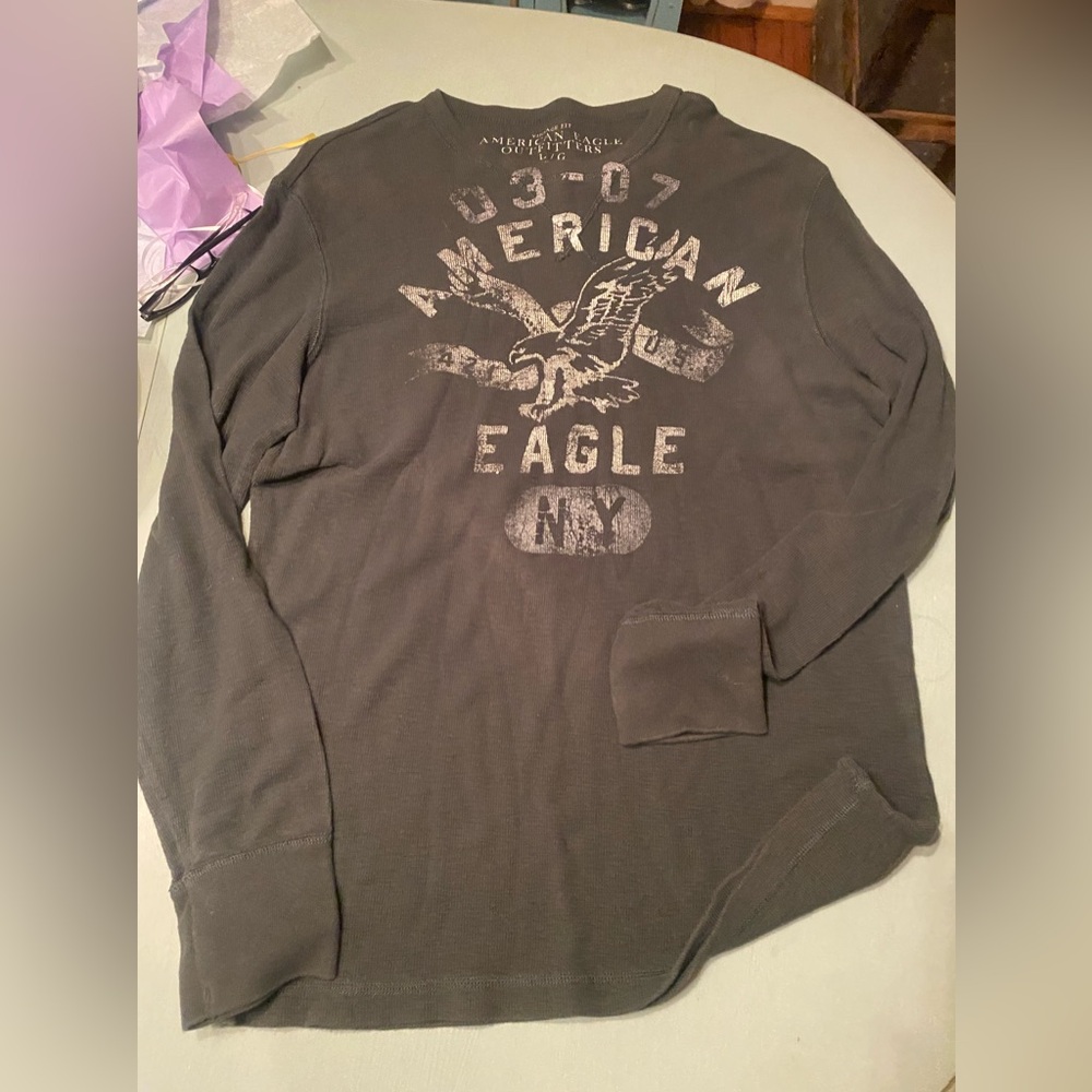 Men’s long sleeve American Eagle size Large!!